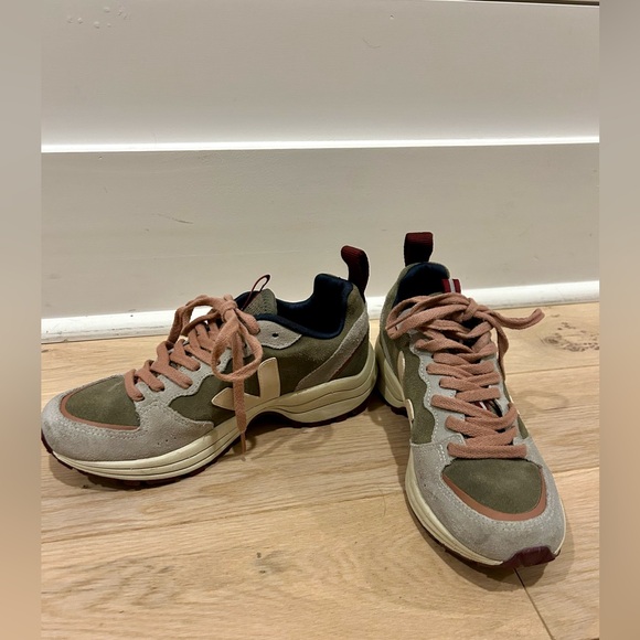 Veja Venturi suede kaki sable oxford grey platform sneakers. Great condition. 8. - Picture 7 of 13